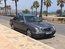 Grau Gebraucht 2000 Mercedes E320 Limousine | 9.900 €