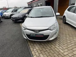 Silber Gebraucht 2013 Hyundai i20 Style Limousine | 3.190 € (Guter Preis)
