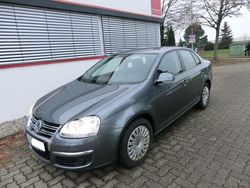 Grau metallic Gebraucht 2006 VW Jetta Limousine | 7.900 €