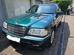 Grün Gebraucht 1999 Mercedes 180 Elegance Limousine | 4.800 €