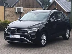 Schwarz Gebraucht 2023 VW T-Roc Life SUV | 25.900 € (Fairer Preis)