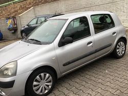 Silber Gebraucht 2005 Renault Clio II Campus Limousine | 1.390 € (Fairer Preis)