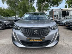 Grau Gebraucht 2021 Peugeot 2008 S SUV | 14.950 € (Fairer Preis)