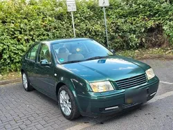 Grün Gebraucht 2000 VW Bora Limousine | 1.000 €