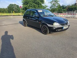 Schwarz Gebraucht 2000 Opel Corsa Edition Kleinwagen | 200 € (Guter Preis)