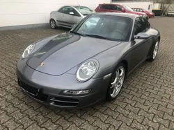 Grau (metallic) Gebraucht 2006 Porsche 911 Carrera Coupé | 53.900 € (Etwas zu teuer)