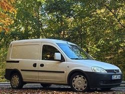 Weiß Gebraucht 2007 Opel Combo Van / Kleinbus | 2.200 € (Fairer Preis)