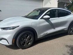 Weiß Gebraucht 2022 Ford Mustang Mach-E Premium SUV | 29.500 € (Fairer Preis)