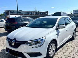Weiß Gebraucht 2019 Renault Mégane IV Life Limousine | 8.650 €