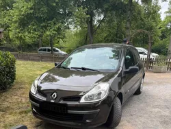 Braun Gebraucht 2006 Renault Clio II Kleinwagen | 1.699 €