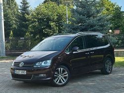 Rot Gebraucht 2016 VW Sharan Highline Van / Kleinbus | 14.500 €