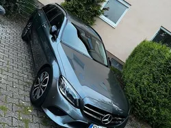 Grau Gebraucht 2019 Mercedes 220 Kombi | 22.999 € (Guter Preis)