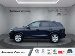 Deep black perleffekt (schwarz) Gebraucht 2024 VW Tiguan R-line SUV | 59.880 €