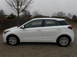 Weiß Gebraucht 2017 Hyundai i20 Kleinwagen | 7.300 € (Fairer Preis)