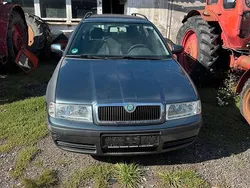 Grau Gebraucht 2004 Skoda Octavia Kombi | 2.000 € (Fairer Preis)