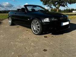 Schwarz Gebraucht 2002 BMW 320 Cabriolet Cabrio | 13.800 €