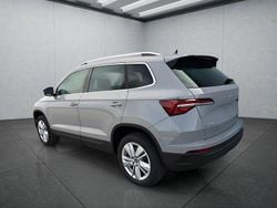 Weiß Neu 2025 Skoda Karoq SUV | 34.549 € (Fairer Preis)