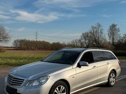 Iridiumsilber Gebraucht 2010 Mercedes E200 Kombi | 3.999 € (Guter Preis)