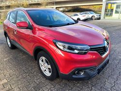 Rot Gebraucht 2015 Renault Kadjar Experience SUV | 10.480 € (Fairer Preis)