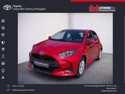 Karminarot metallic (metallic) Gebraucht 2022 Toyota Yaris Hybrid Edition Kleinwagen | 18.750 € (Guter Preis)