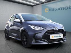 Grau Gebraucht 2022 Toyota Yaris Hybrid Kleinwagen | 22.499 € (Teuer)