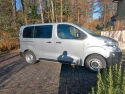 Grau Gebraucht 2017 Peugeot Traveller Van / Kleinbus | 17.500 € (Fairer Preis)