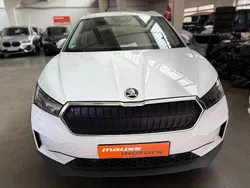 Weiß Gebraucht 2021 Skoda Enyaq iV Loft SUV | 22.880 € (Guter Preis)