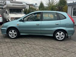 Blau Gebraucht 2002 Nissan Almera Tino Van / Kleinbus | 1.100 €