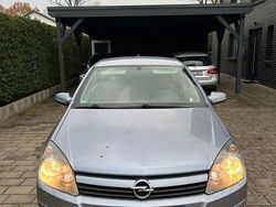 Grau Gebraucht 2005 Opel Astra Limousine | 1.450 € (Fairer Preis)