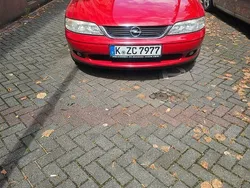 Rot Gebraucht 1999 Opel Vectra Edition Limousine | 2.000 € (Fairer Preis)