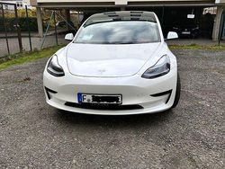 Weiß Gebraucht 2022 Tesla Model 3 RWD Limousine | 32.900 € (Teuer)