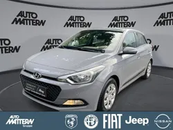 Grau Gebraucht 2015 Hyundai i20 Limousine | 9.290 € (Fairer Preis)