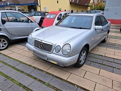 Silber Gebraucht 1996 Mercedes 230 Limousine | 4.650 €
