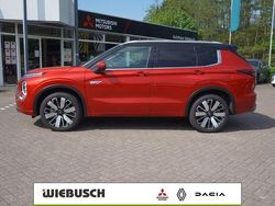 Rot Gebraucht 2025 Mitsubishi Outlander P-HEV Top SUV | 54.990 €