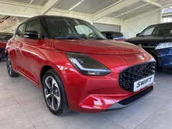 Burning red pearl/super black Neu 2025 Suzuki Swift Comfort+ Kleinwagen | 22.990 €