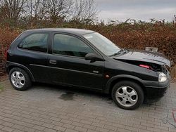 Schwarz Gebraucht 2000 Opel Corsa Edition Kleinwagen | 500 € (Superpreis)