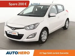 Weiß Gebraucht 2014 Hyundai i20 Trend Limousine | 6.590 € (Guter Preis)