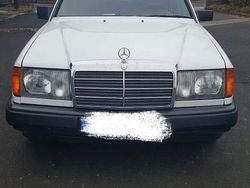 Weiß Gebraucht 1986 Mercedes 200 Limousine | 3.000 €