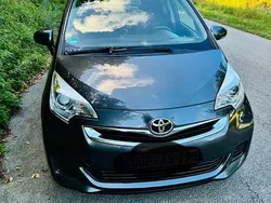 Grau Gebraucht 2015 Toyota Verso-S Van / Kleinbus | 8.200 € (Fairer Preis)