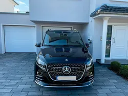 Schwarz Gebraucht 2024 Mercedes V300 Avantgarde Van / Kleinbus | 76.900 € (Teuer)