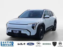 Snow white pearl (weiß) Gebraucht 2025 Kia EV3 4 SUV | 44.906 € (Etwas zu teuer)
