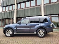 Grau Gebraucht 2009 Mitsubishi Pajero Instyle SUV | 21.900 € (Teuer)