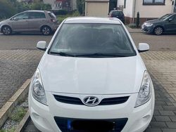 Weiß Gebraucht 2010 Hyundai i20 Edition+ Limousine | 3.500 € (Etwas zu teuer)