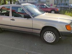 Gold Gebraucht 1986 Mercedes 260 Limousine | 4.500 €