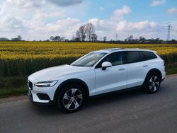 Weiß Gebraucht 2021 Volvo V60 CC Kombi | 29.000 € (Fairer Preis)