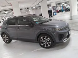 Grau Gebraucht 2023 Kia Stonic 4 SUV | 22.500 € (Etwas zu teuer)