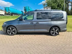 Grau Gebraucht 2023 VW Caddy Maxi Style Van / Kleinbus | 38.900 € (Fairer Preis)