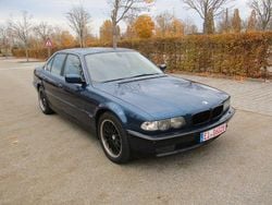 Blau Gebraucht 2001 BMW 740 Limousine | 19.900 €