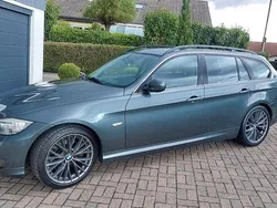 Grün Gebraucht 2010 BMW 330 Sport Line Kombi | 11.200 € (Fairer Preis)