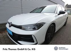 Pure white (weiß) Gebraucht 2024 VW Passat R-line Kombi | 41.750 € (Fairer Preis)